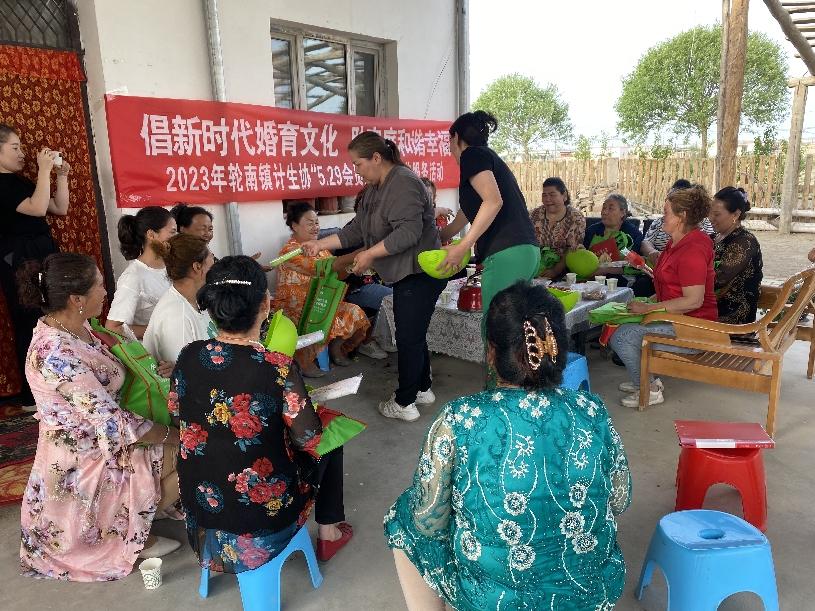 轮台县轮南镇 “5.29会员活动日”宣传服务活动为文明家风健康生活助力添彩
